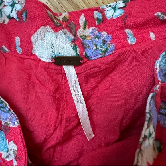 FREE PEOPLE Red Floral Print Flirting Fleurs Ruffle Tie shorts size 4 - Picture 3 of 3